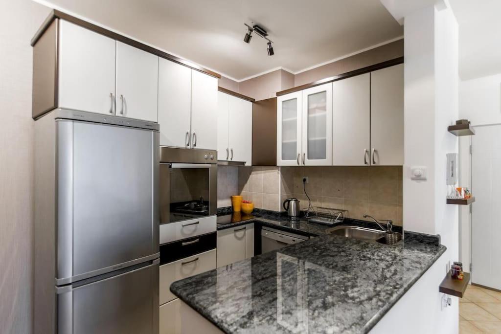 Modern Living Apts - Botanica - Private Parking Novi Sad Exteriör bild