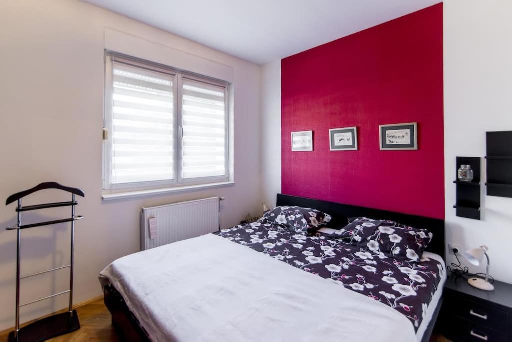 Modern Living Apts - Botanica - Private Parking Novi Sad Exteriör bild
